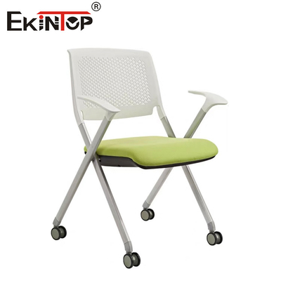 Chiếc ghế tập thể dục gấp theo phong cách hiện đại với tay gối bánh xe nền sơn màu xám