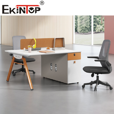 Bàn trắng Máy trạm văn phòng hàng đầu dành cho nhân viên Khung thép 2-8 người