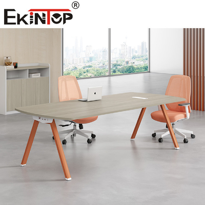 Bàn hội nghị gỗ tùy chỉnh hiện đại bao gồm hệ thống nghe nhìn tích hợp