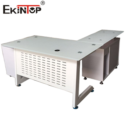 Chiếc bàn văn phòng kính chất lượng và sang trọng