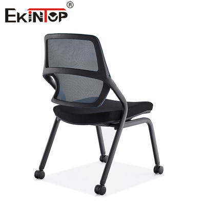Ghế huấn luyện màu đen hiện đại với bánh xe xếp chồng được đúc bọt nhớ