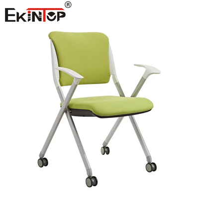 Chiếc ghế tập thể dục gấp theo phong cách hiện đại với tay gối bánh xe nền sơn màu xám