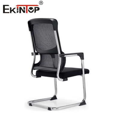 Nằm lưng lưới với khung kim loại và yên tay ghế văn phòng cho công việc