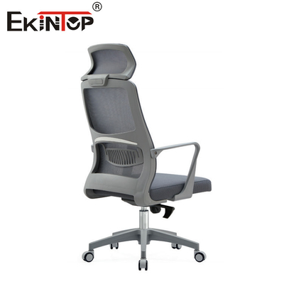 Ghế có lưng cao điều chỉnh và bánh xe điều chỉnh chiều cao