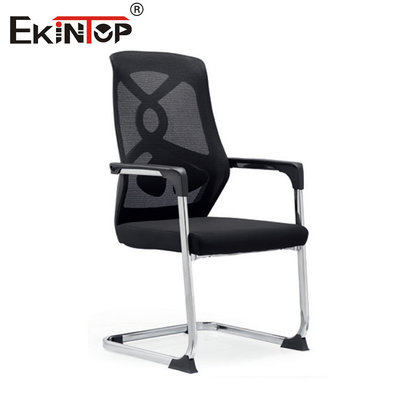 Đeo ghế văn phòng màu đen với đệm ghế xốp thiết kế hiện đại