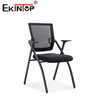 Ghế huấn luyện màu đen với bảng viết phong cách hiện đại phù hợp với trường học
