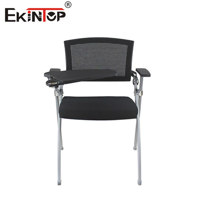 Ghế tập màu đen có tựa lưng bằng lưới và đệm ngồi thoáng khí