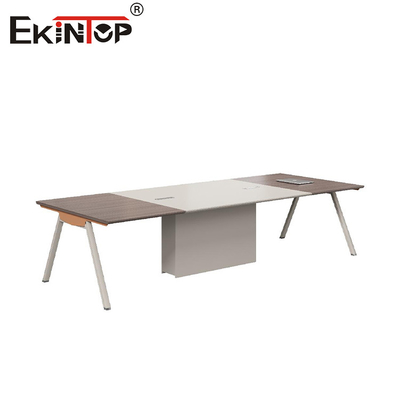 Bàn hội nghị phong cách hiện đại với chân kim loại và vật liệu gỗ