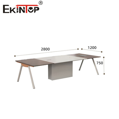 Bàn hội nghị phong cách hiện đại với chân kim loại và vật liệu gỗ