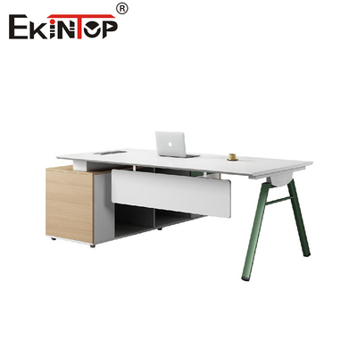 Bàn văn phòng điều hành với tủ được gắn bằng gỗ theo phong cách hiện đại