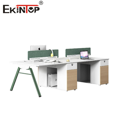Địa điểm làm việc đồ nội thất 4 người bàn văn phòng với màn hình phân vùng
