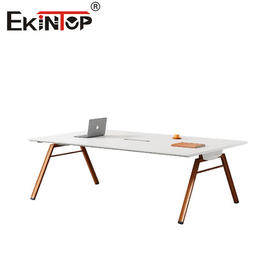 Bàn hội nghị kiểu tối giản hiện đại với chân kim loại và bàn gỗ