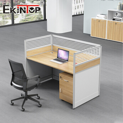 Bàn văn phòng nhân viên Walnut với vách ngăn bàn nhỏ