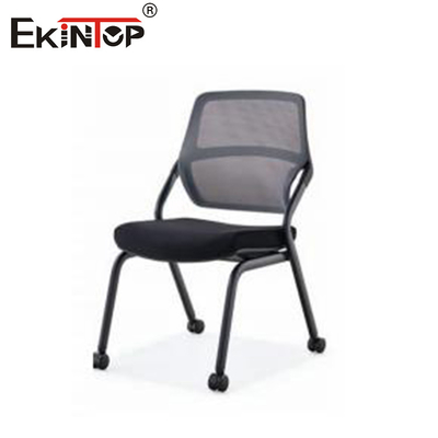 Ghế huấn luyện xếp chồng theo phong cách hiện đại với bánh xe và vật liệu lưới
