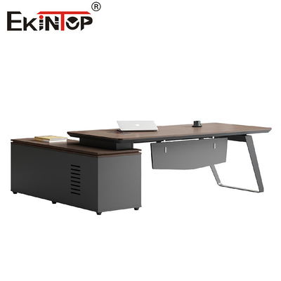 Thiết kế văn phòng phong cách hiện đại với tủ lưu trữ tùy chỉnh