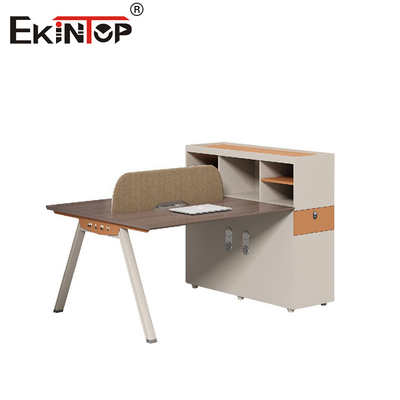 Phòng làm việc văn phòng nhân viên với màn hình bảo mật và tủ lưu trữ phong cách hiện đại