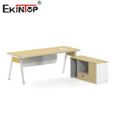 Bàn văn phòng nhân viên màu óc chó với thiết kế hiện đại có thể tùy chỉnh